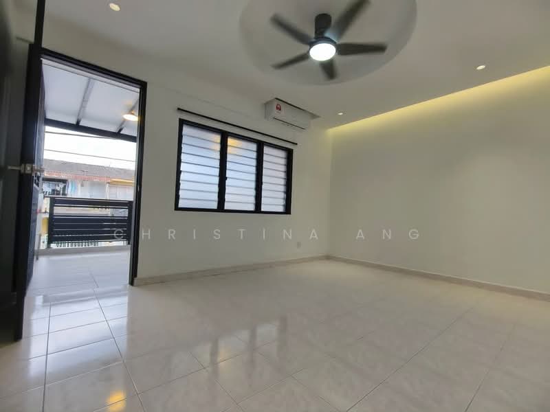 2-storey Terraced House for Sale in Bandar Baru Permas Jaya (Permas Jaya) - Christina Ang - Balcony - PropertyGuru.com.my