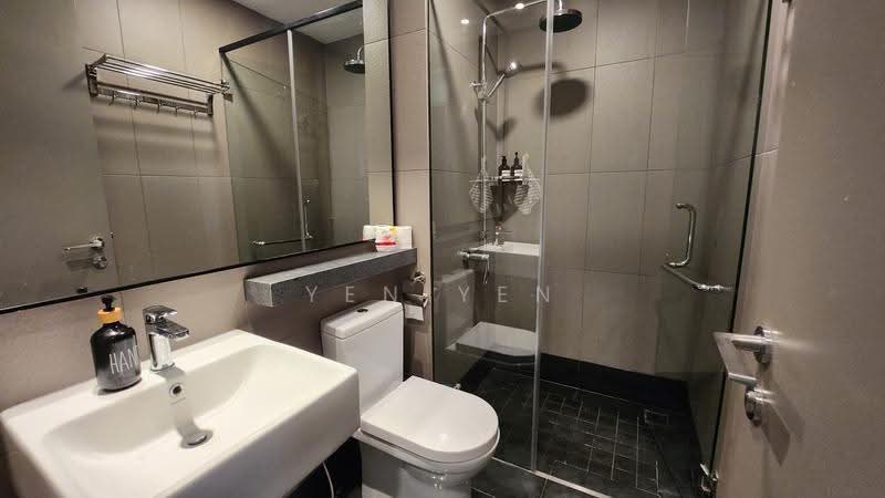 Service Residence for Sale at Bloomsvale Menara Vista Petaling - Yen Alice - Second Bathroom - PropertyGuru.com.my