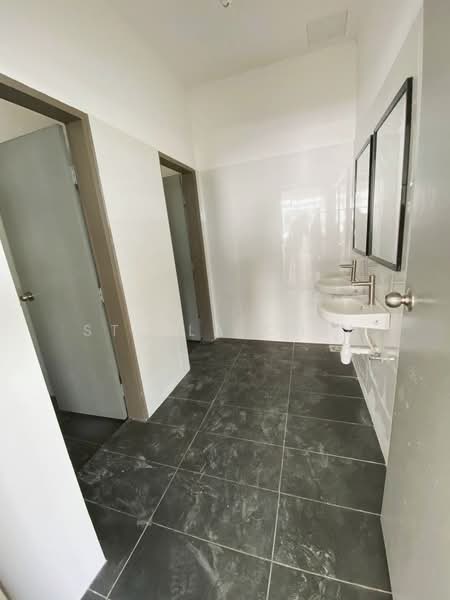 Kilang untuk Disewa di Taman Impian Emas (Skudai) - Stella Chia - Bathroom - PropertyGuru.com.my