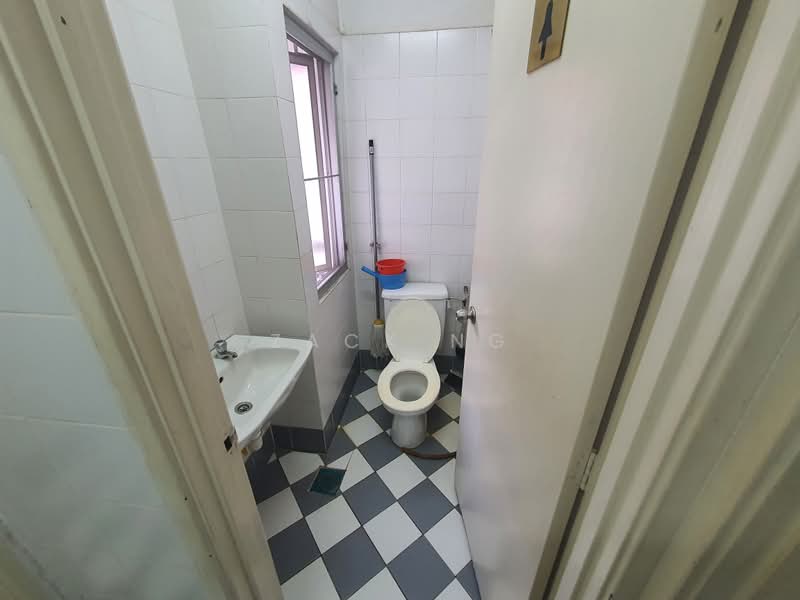 Shop / Office untuk Dijual di Sungai Buloh (Selangor) - Zack Ng - Bathroom - PropertyGuru.com.my