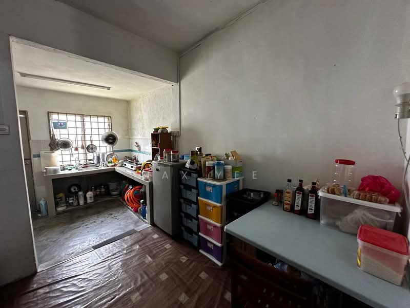 Rumah Teres 2-Tingkat untuk Dijual di Rumah Awam Kelapa Sawit (Kulai) - Max Yee - Kitchen - PropertyGuru.com.my