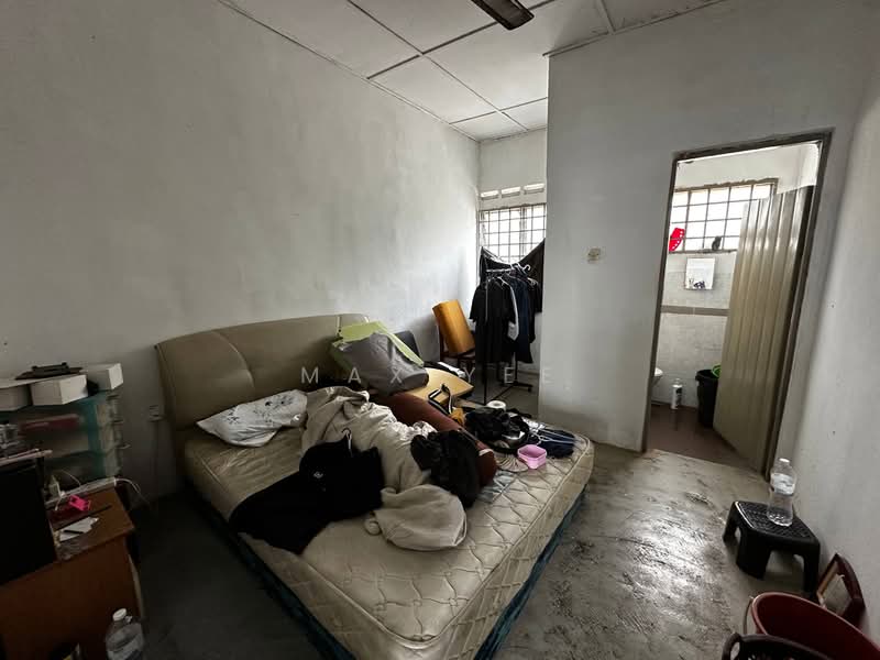 Rumah Teres 2-Tingkat untuk Dijual di Rumah Awam Kelapa Sawit (Kulai) - Max Yee - Bedroom - PropertyGuru.com.my