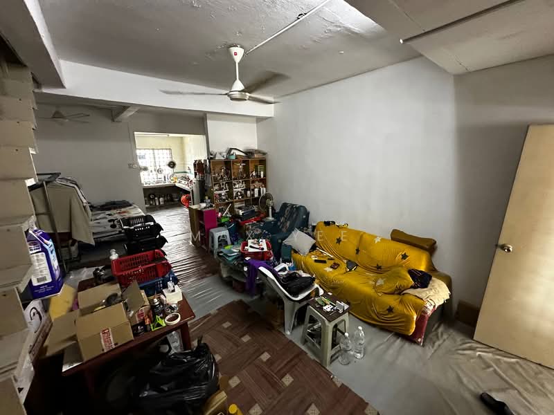 Rumah Teres 2-Tingkat untuk Dijual di Rumah Awam Kelapa Sawit (Kulai) - Max Yee - Living Room - PropertyGuru.com.my