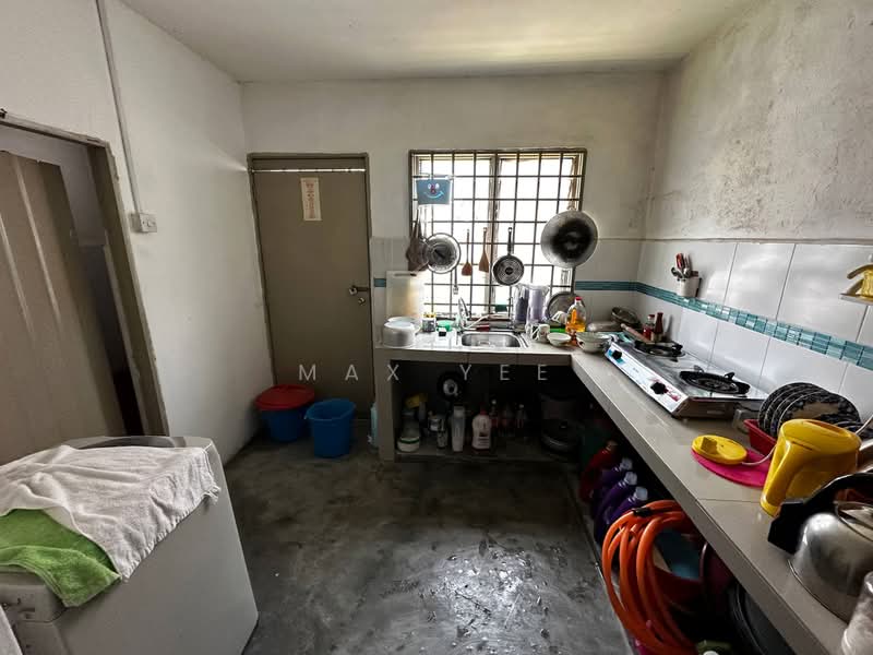 Rumah Teres 2-Tingkat untuk Dijual di Rumah Awam Kelapa Sawit (Kulai) - Max Yee - Kitchen - PropertyGuru.com.my