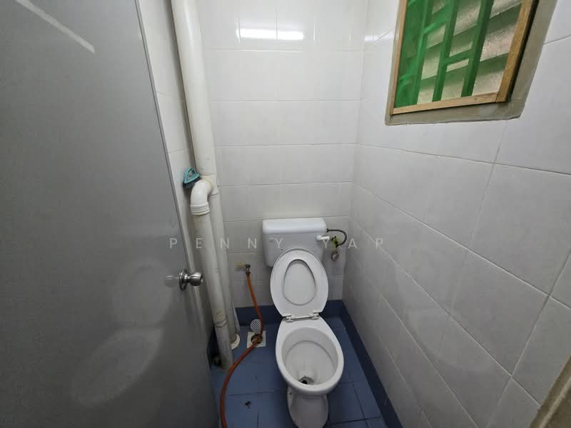 Rumah Flat untuk Dijual di Pangsapuri Seroja - Penny Yap - Bathroom - PropertyGuru.com.my