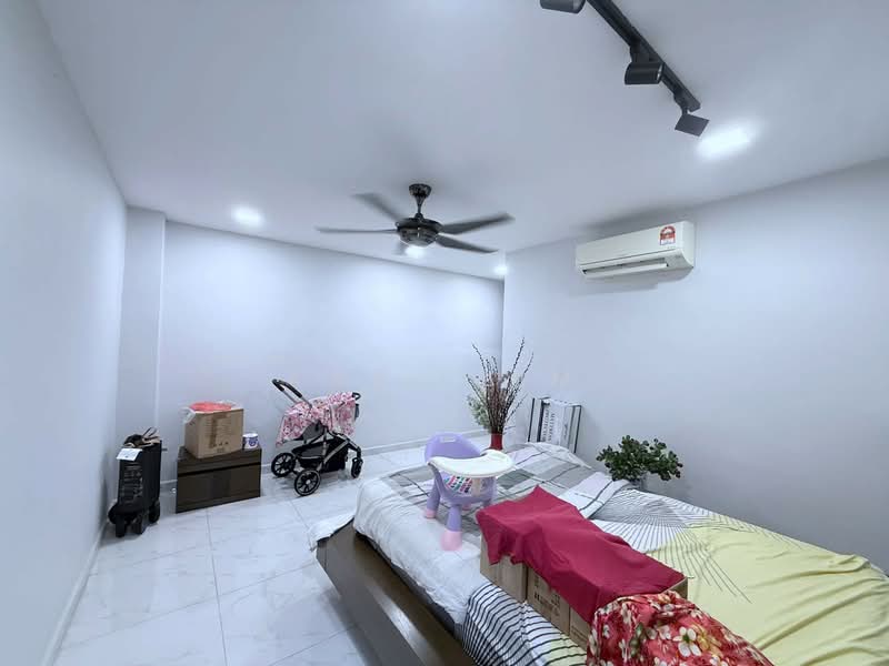 Semi-Detached House for Sale in Taman Pelangi (Johor Bahru) - Karl Lim - Bedroom - PropertyGuru.com.my