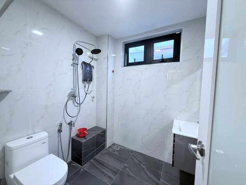 Semi-Detached House for Sale in Taman Pelangi (Johor Bahru) - Karl Lim - Bathroom - PropertyGuru.com.my
