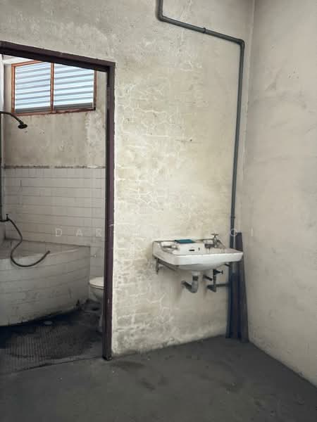 Shop / Office for Sale in Butterworth (Penang) - Darren Kooi - Bathroom - PropertyGuru.com.my
