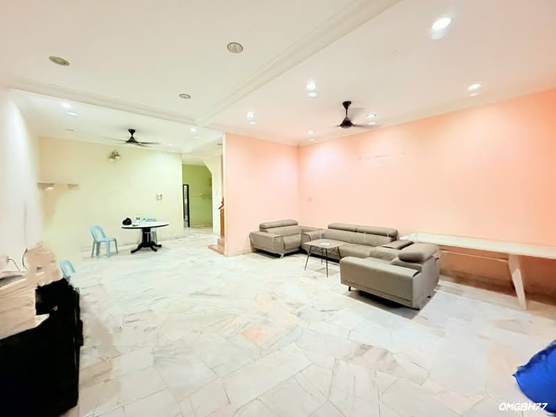 Rumah Teres 2-Tingkat untuk Dijual di Teluk Pulai (Klang) - Stephanie Lim - Living Room - PropertyGuru.com.my