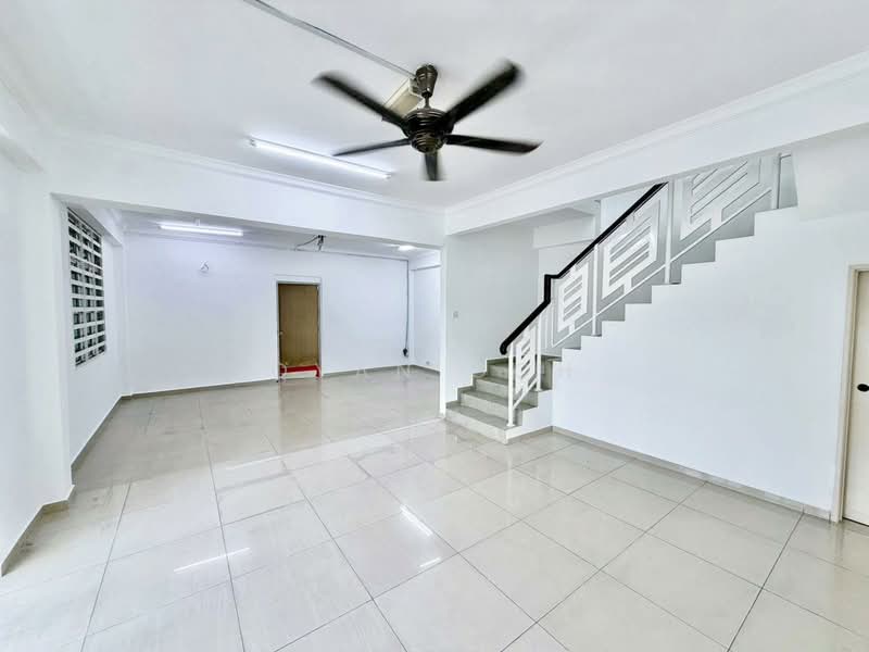 Rumah Teres 2-Tingkat untuk Disewa di Taman Goh Guan Ho (Ayer Itam) - Qyan Goh - Living Room - PropertyGuru.com.my