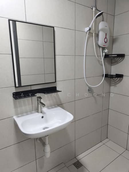 Kediaman Servis untuk Dijual di MARC Residences - Cayden Choong - Bathroom - PropertyGuru.com.my