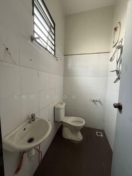 Rumah Teres 2-Tingkat untuk Dijual di Taman Scientex Senai (Senai) - Ang Boon Chai - Bathroom - PropertyGuru.com.my