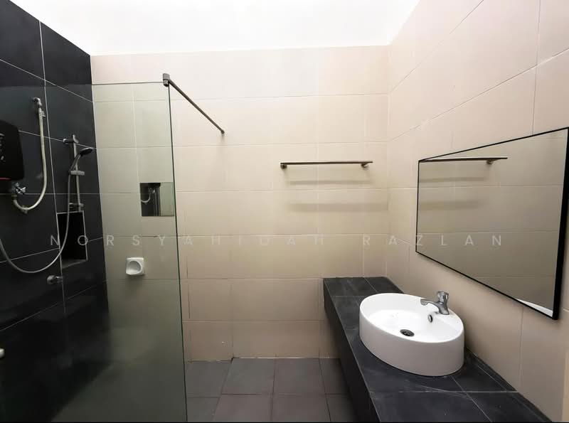 Rumah Teres 2-Tingkat untuk Disewa di Semenyih (Selangor) - Norsyahidah Razlan - Bathroom - PropertyGuru.com.my