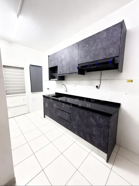 Rumah Teres 2-Tingkat untuk Disewa di Semenyih (Selangor) - Norsyahidah Razlan - Kitchen - PropertyGuru.com.my