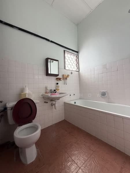 Rumah Teres 2-Tingkat untuk Disewa di Taman Bukit Segar (Cheras) - Sicky Chow - Bathroom - PropertyGuru.com.my