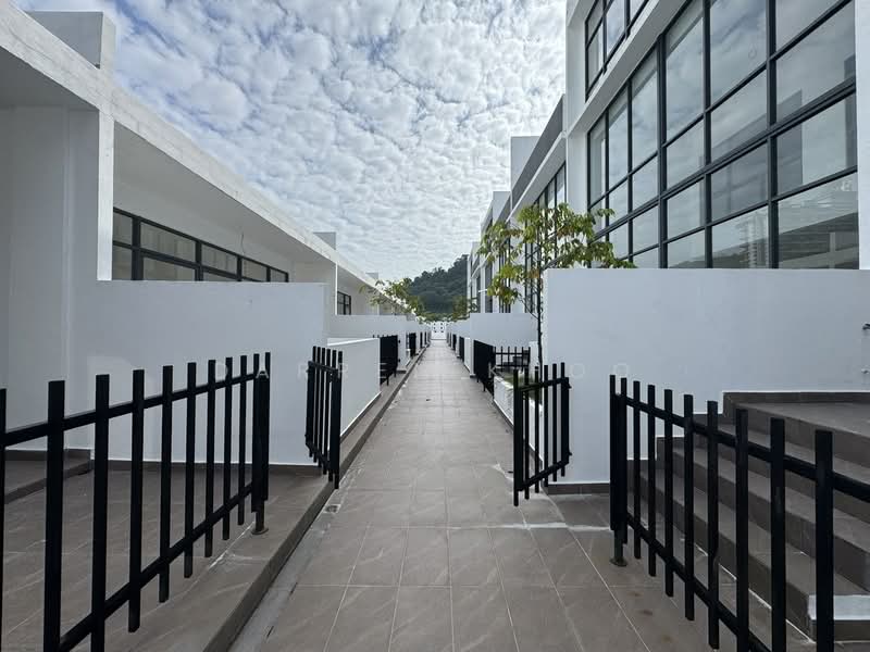 Rumah Teres untuk Dijual di Damansara Perdana (Selangor) - Darren Khoo - Exterior - PropertyGuru.com.my