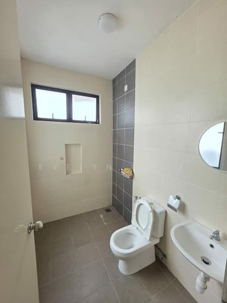 3-storey Terraced House for Rent in Rawang (Selangor) - Evelyn Khoo - Bathroom - PropertyGuru.com.my