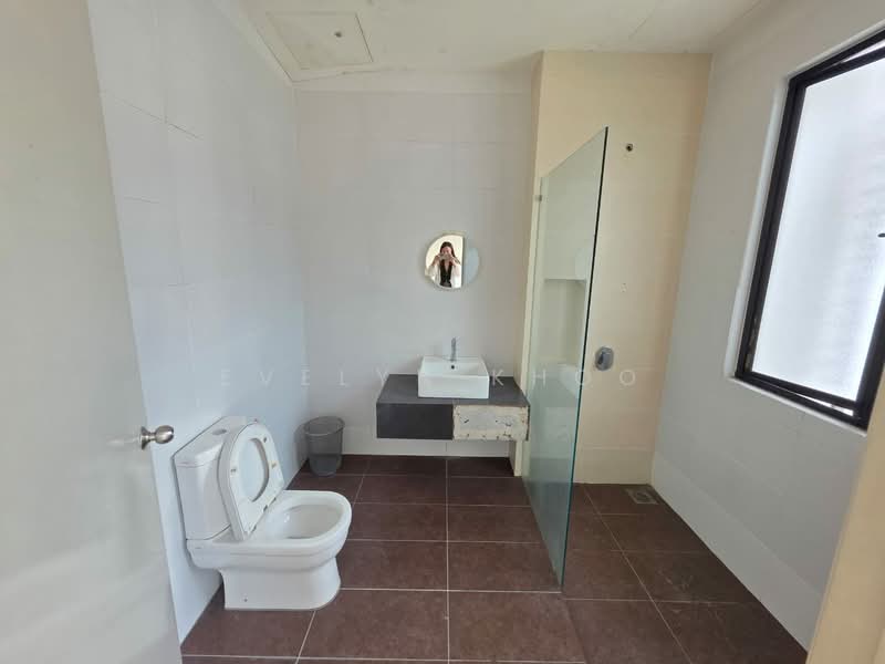 3-storey Terraced House for Rent in Rawang (Selangor) - Evelyn Khoo - Bathroom - PropertyGuru.com.my