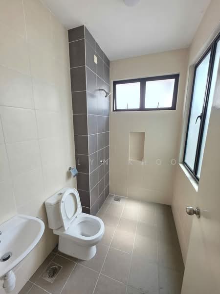 3-storey Terraced House for Rent in Rawang (Selangor) - Evelyn Khoo - Bathroom - PropertyGuru.com.my