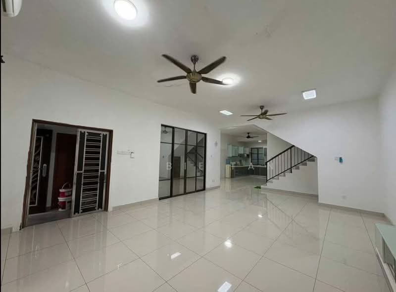 Rumah Teres 2-Tingkat untuk Disewa di Bandar Dato Onn (Tebrau) - Robbie Tan - Living Room - PropertyGuru.com.my