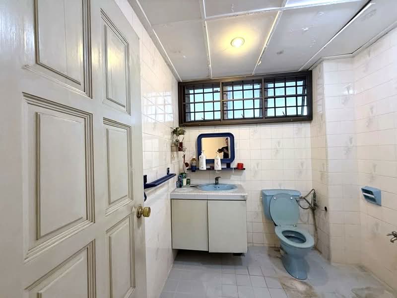Rumah Berkembar untuk Dijual di Taman Pelangi (Johor Bahru) - Karl Lim - Bathroom - PropertyGuru.com.my