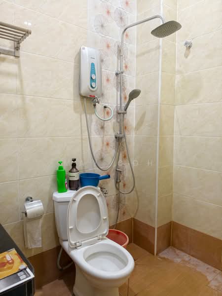 2-storey Terraced House for Sale in Taman Serdang Raya (Seri Kembangan) - May Goh - Bathroom - PropertyGuru.com.my