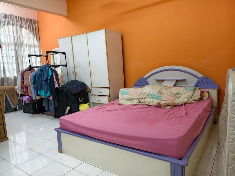 2-storey Terraced House for Sale in Taman Serdang Raya (Seri Kembangan) - May Goh - Bedroom - PropertyGuru.com.my