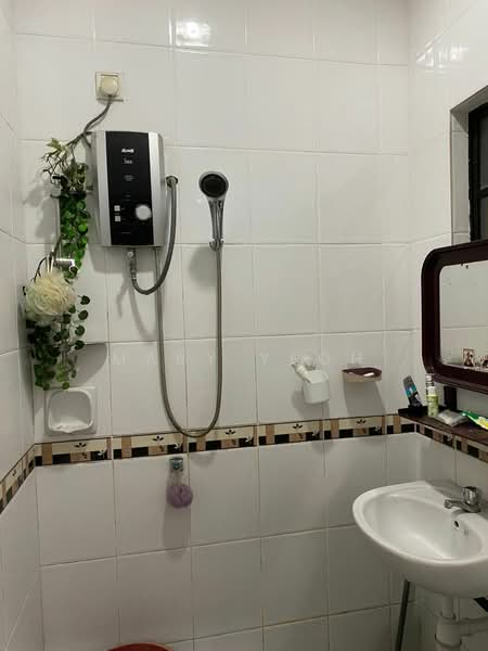Rumah Teres 2.5-Tingkat untuk Dijual di Batu 9 (Cheras) - Mary Yeoh - Bathroom - PropertyGuru.com.my