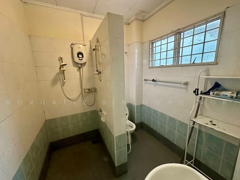 Rumah Teres 2-Tingkat untuk Disewa di Mutiara Damansara (Selangor) - Norhafiz Bin Mohd Nor - Bathroom - PropertyGuru.com.my