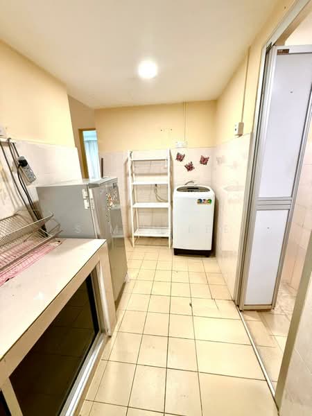 Apartment for Sale at Pangsapuri Arista - Simon Lee - Kitchen - PropertyGuru.com.my