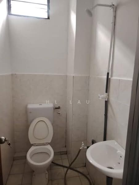 Kedai untuk Disewa di Bandar Baru Salak Tinggi (Sepang) - HL Lau - Bathroom - PropertyGuru.com.my