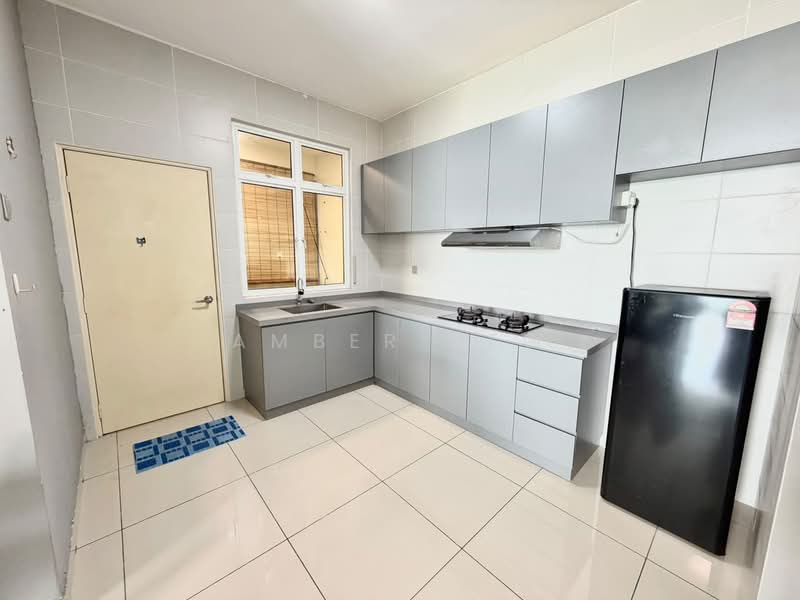 Service Residence for Sale at Twin Danga Residence - Amber Hew - Kitchen - PropertyGuru.com.my