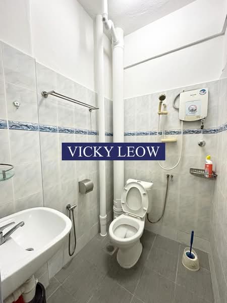 Apartment for Sale at Taman Jelutong - Vicky Leow - Bathroom - PropertyGuru.com.my