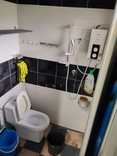 2-storey Terraced House for Sale in Taman Daya (Kepong) - Vincent Theo - Bathroom - PropertyGuru.com.my