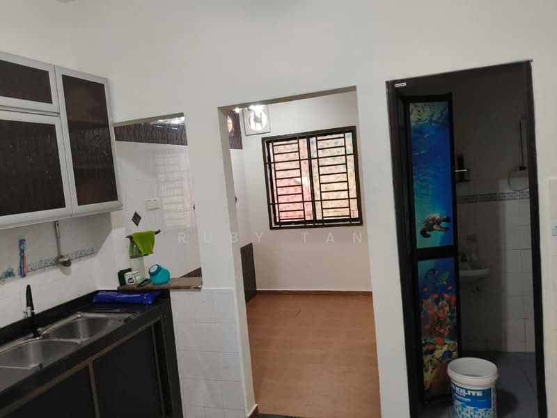 Rumah Teres 2-Tingkat untuk Disewa di Bandar Selesa Jaya (Skudai) - Ruby Tan - Kitchen - PropertyGuru.com.my