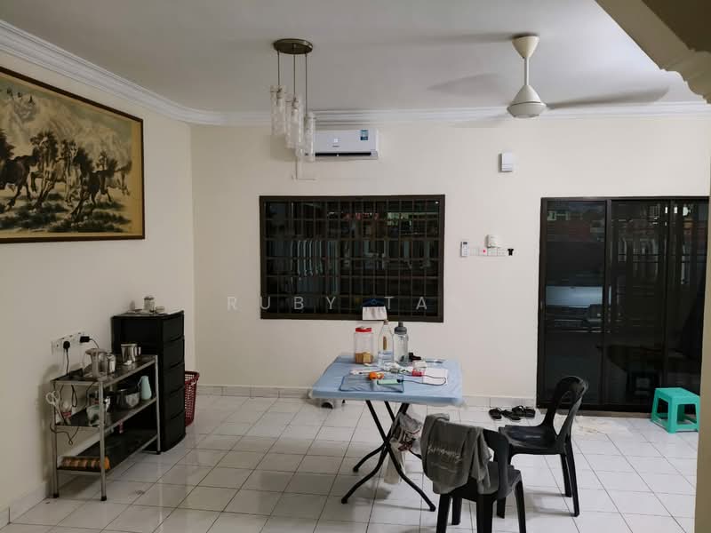 Rumah Teres 2-Tingkat untuk Disewa di Bandar Selesa Jaya (Skudai) - Ruby Tan - Living Room - PropertyGuru.com.my