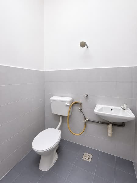Terraced House for Rent in Taman Pulau Gadong (Klebang) - Eddy Leow - Bathroom - PropertyGuru.com.my