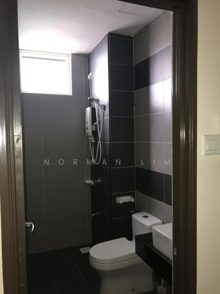 Kondominium untuk Dijual di M Condominium @ Larkin - Norman Lim - Bathroom - PropertyGuru.com.my