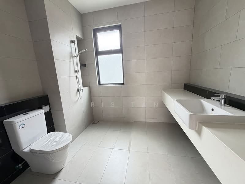 Bungalow House for Sale in Jade Hills (Kajang) - Kris Tan - Bathroom - PropertyGuru.com.my
