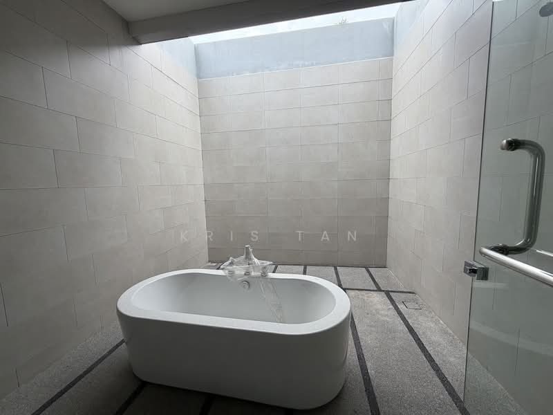 Bungalow House for Sale in Jade Hills (Kajang) - Kris Tan - Bathroom - PropertyGuru.com.my