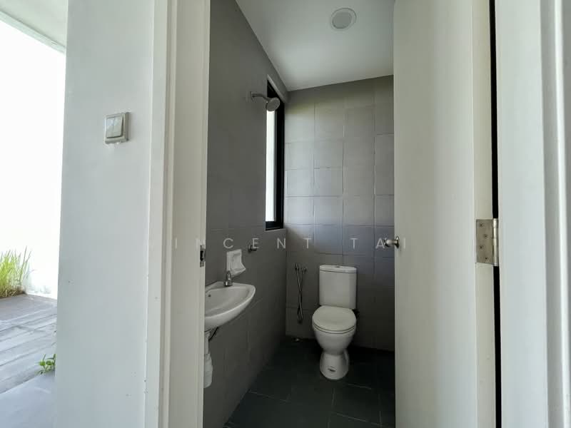 Rumah Berkembar untuk Dijual di Bandar Sungai Long (Selangor) - Vincent Tai - Bathroom - PropertyGuru.com.my