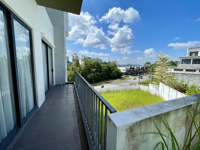 Rumah Berkembar untuk Dijual di Bandar Sungai Long (Selangor) - Vincent Tai - Balcony - PropertyGuru.com.my