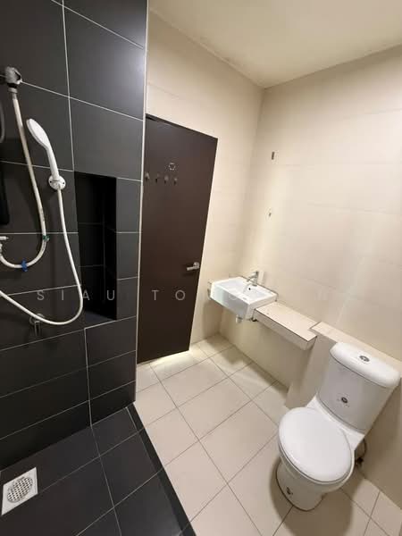 Kediaman Servis untuk Disewa di 8Scape Residence @ Sutera - Siau Tong Ling - Bathroom - PropertyGuru.com.my
