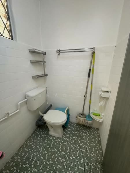 Flat for Rent at Flat Taman Ungku Tun Aminah - Shao Qi - Bathroom - PropertyGuru.com.my