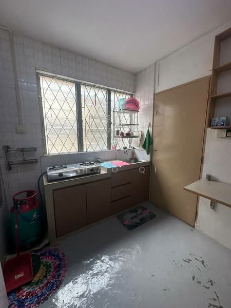 Flat for Rent at Flat Taman Ungku Tun Aminah - Shao Qi - Kitchen - PropertyGuru.com.my
