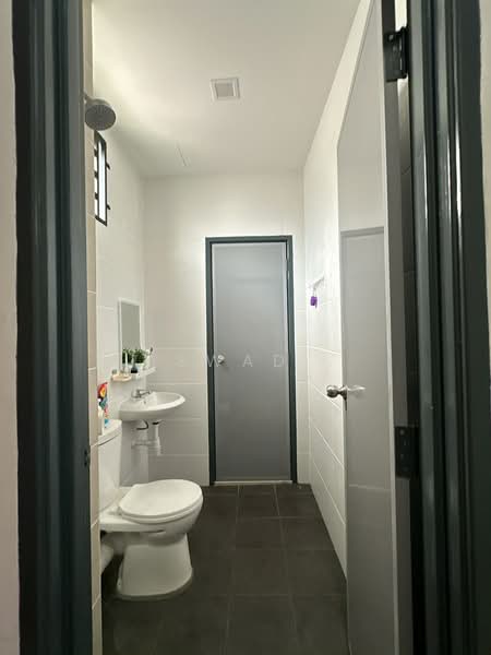 Rumah Teres 2-Tingkat untuk Dijual di Taman Mengkuang Jaya (Kubang Semang) - Aswad . - Bathroom - PropertyGuru.com.my