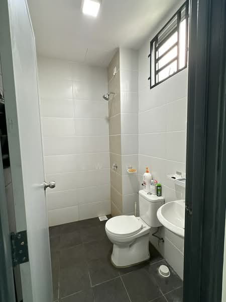 Rumah Teres 2-Tingkat untuk Dijual di Taman Mengkuang Jaya (Kubang Semang) - Aswad . - Bathroom - PropertyGuru.com.my