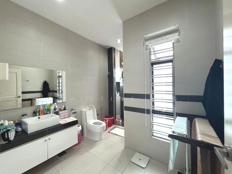 Semi-Detached House for Sale in Taman Seri Austin (Tebrau) - Christina Ang - Bathroom - PropertyGuru.com.my