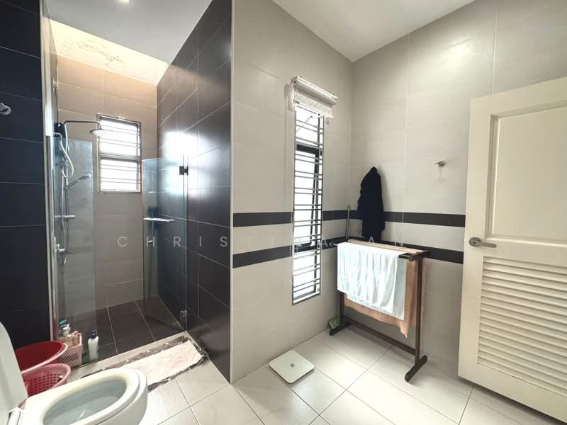Semi-Detached House for Sale in Taman Seri Austin (Tebrau) - Christina Ang - Bathroom - PropertyGuru.com.my
