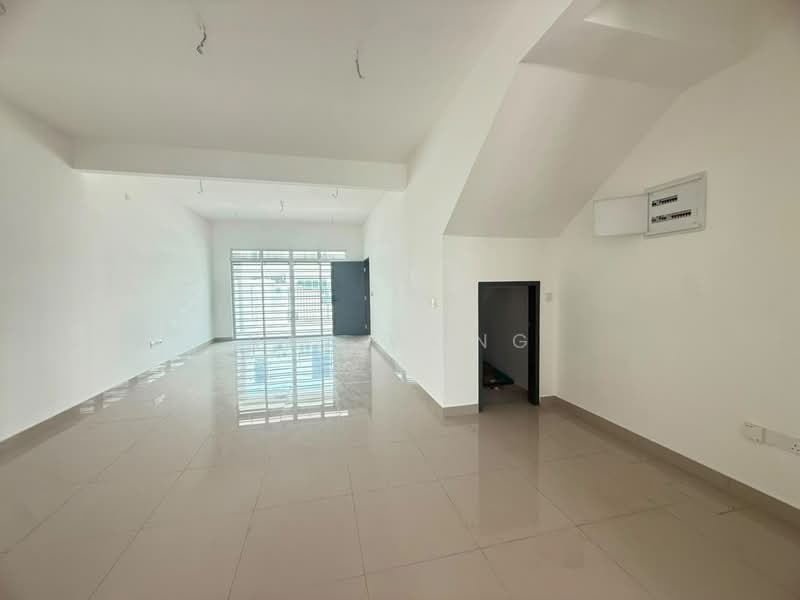 Rumah Teres untuk Disewa di Bandar Dato Onn (Tebrau) - Ray Wong - Living Room - PropertyGuru.com.my